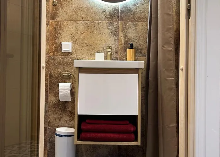 Garden Next To Telliskivi & Old Town * Таллин